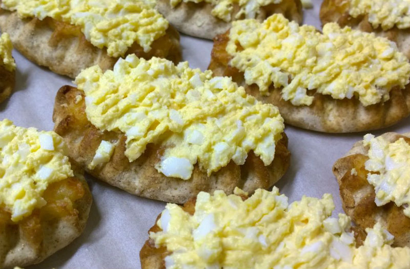 Made of rye or wheat flour, these traditional pastries in the Karelian area of Finland are also enjoyed in nearby Russia and Estonia. The most typical version has a thin rye crust with a filling of rice.
