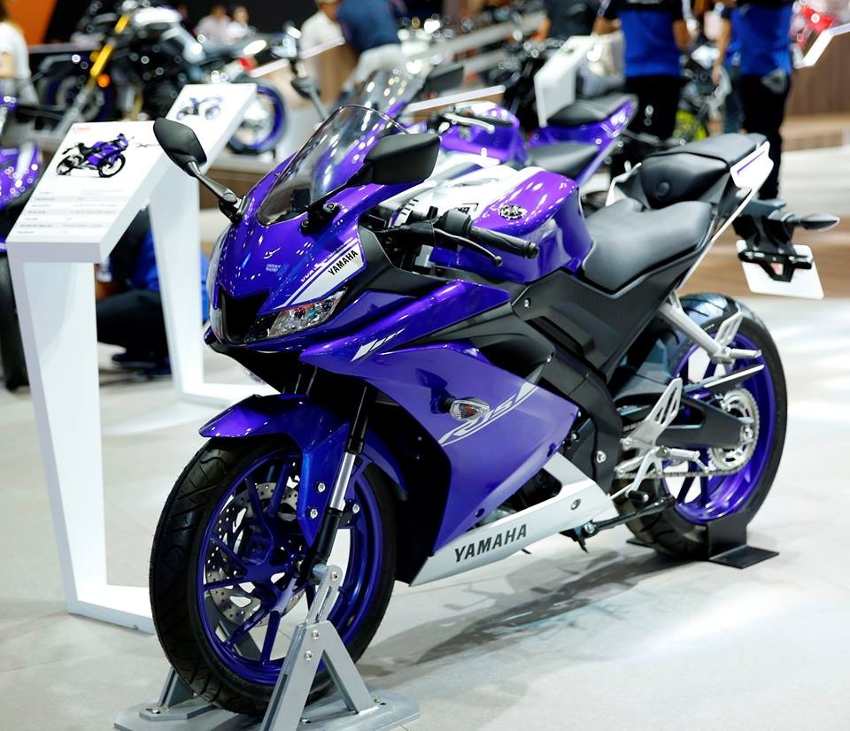 Just look at that gorgeous piece of machinery. It’s one of the fastest among the Indian bikes with a top speed of 225 km/h (140 mph).