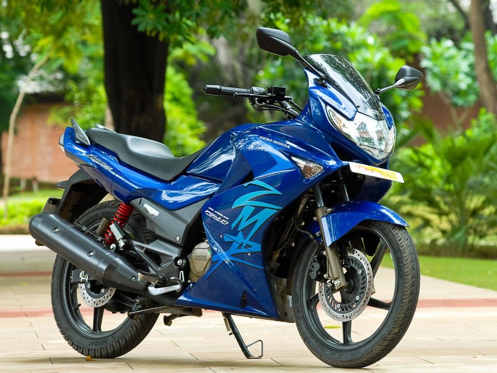 If you know anything about bikes, you know that having a name this long means you’re very fast. This bike does 0-60 in 3.7 seconds, and it has a maximum speed of 203 km/h (126 mph). While that may not sound like much, that’s plenty for a form of transportation where you’re completely out in the open.