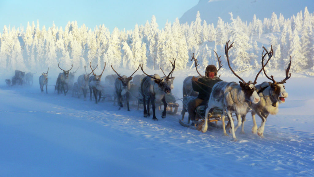 This place is doing pretty frosty with its record of -67,6°C (-154°F), but it also has another equally weird record: it has the highest temperature range of any place on earth. The recorded lowest and recorded highest temperature in Verkhoyansk are a whopping 105°C (221°F) apart.