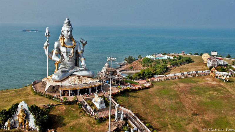 Gokarna, a holy town also located in the state of Karnataka, is home to some of the most isolated and cleanest beaches in the entire country. It also welcomes an extremely eclectic mix of visitors ranging from devoutly religious pilgrims to party animals looking to booze it up. Check out the huge chariots outside the Ganapati Temple, which is used to haul a statue of Shiva – pulled by a hundred locals! – through the streets during the Maha Shivaratri Festival, which takes place just before springtime. This area is sort of like how Goa used to be before it became super touristy. But get here before it’s too late; developers are starting to realize the gobs of money that they can potentially make.