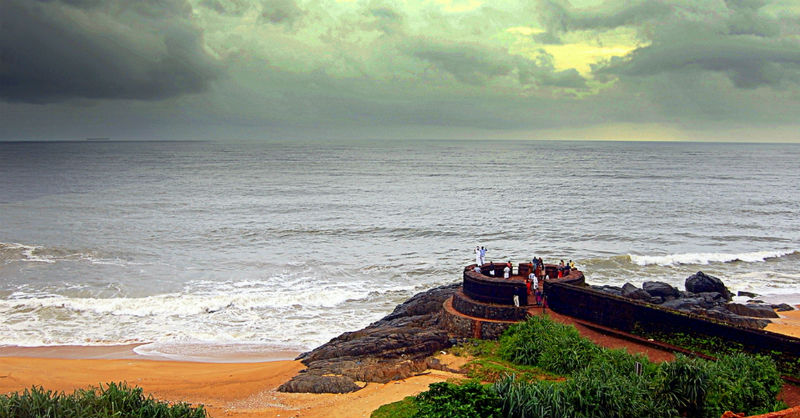Another beach located in the state of Kerala, this is a perfect place if you’re looking for shallow waters and lush garden displays. The beach is pretty lengthy, which means you won’t have any difficulty finding a private spot for yourself. The nearly 400 year-old Bekal Fort, which resembles a large keyhole and is spread out over 40 acres, is also worth a visit.
