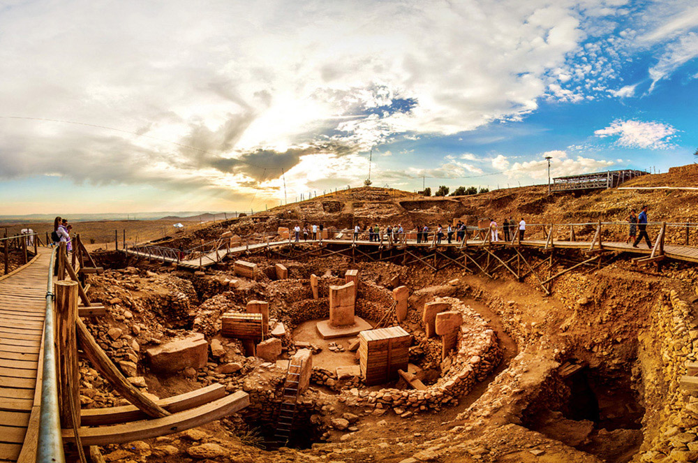 Not many people heard the name Göbekli Tepe, which is considered to be the oldest temple in the world. Archaeologists believe this megalithic temple made with huge stone pillars arranged in intricate circles was created by ancient hunter-gatherers, but evidence suggests that a far more advanced society created this monumental structure in Southern Turkey 12,000 ago. This incredible temple is 7,000 years older than Pyramids and at least 6,500 years older than Stonehenge. Yet no carving tools were found on the site!