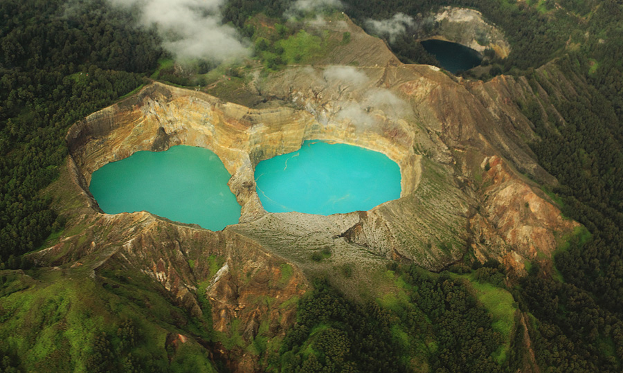 9 Beautiful Crater Lakes