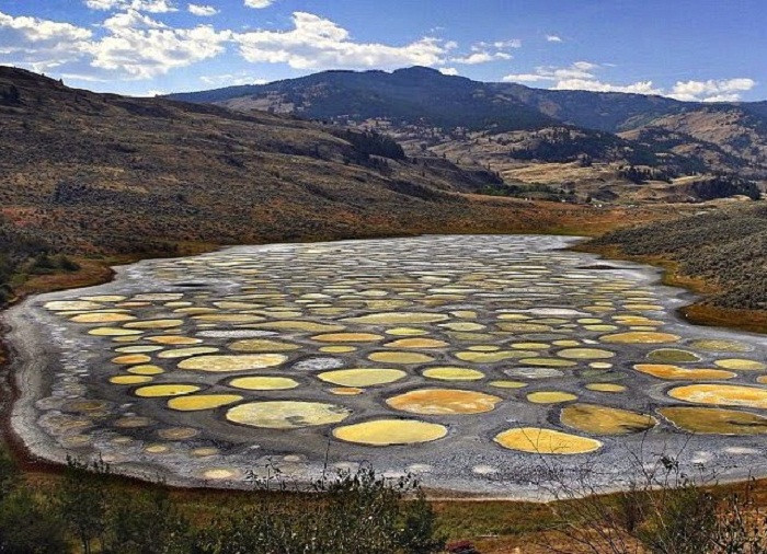 I’m not even surprised that such a stunning beauty has been revered by the natives (Okanagan) as a sacred place for generations. Look at all those colors!