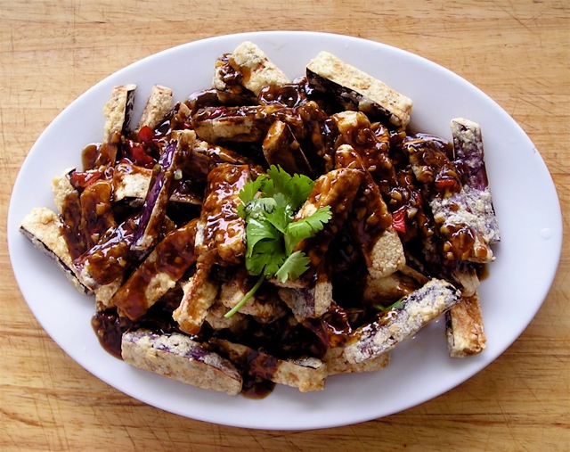 To be honest, I’m fairly neutral towards eggplant when I’m back home, but in China it’s something I willingly eat several times a week. For whatever reason, they manage to make it almost taste like pork! Add some chili and fish sauce to this bad boy and you’re set!